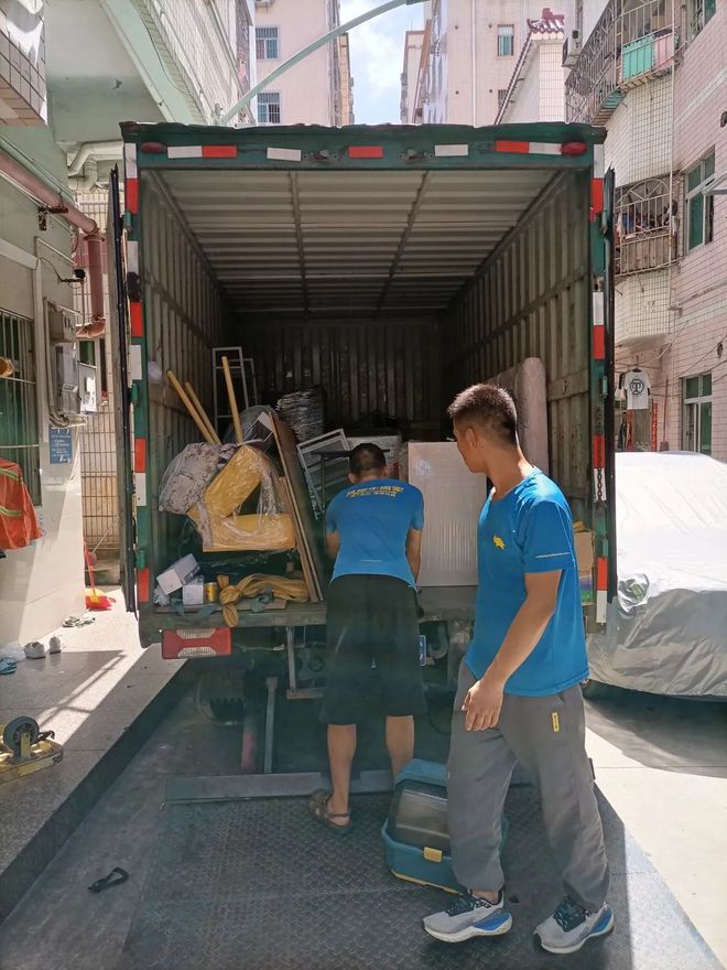 蓝犀牛司机之星“良好心态与同理心是我做好服务的秘诀。”韩本胜(图4)