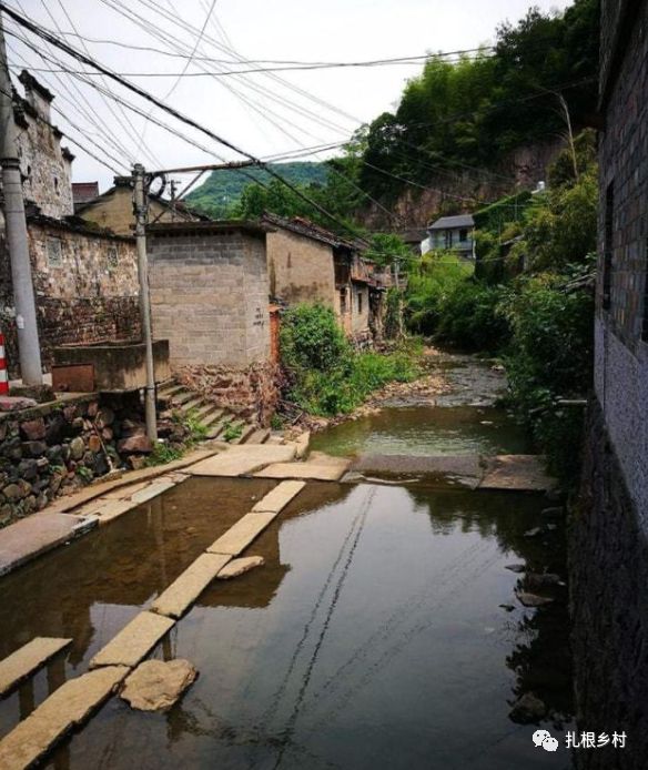 农村老话“门前老坟住千年屋后有水早搬家”啥意思？有没有道理？(图4)