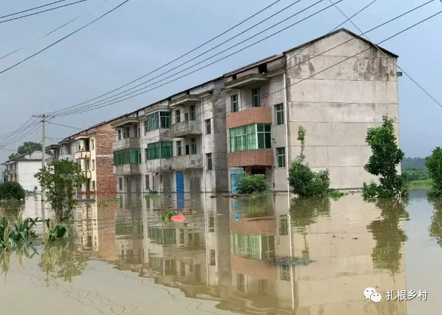 农村老话“门前老坟住千年屋后有水早搬家”啥意思？有没有道理？(图5)