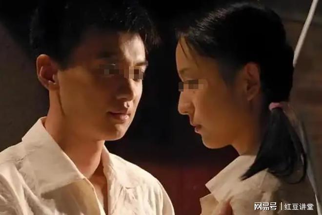故事：村花帮情人搬家仅仅因为1句玩笑话情人愤怒杀害一家三口(图3)