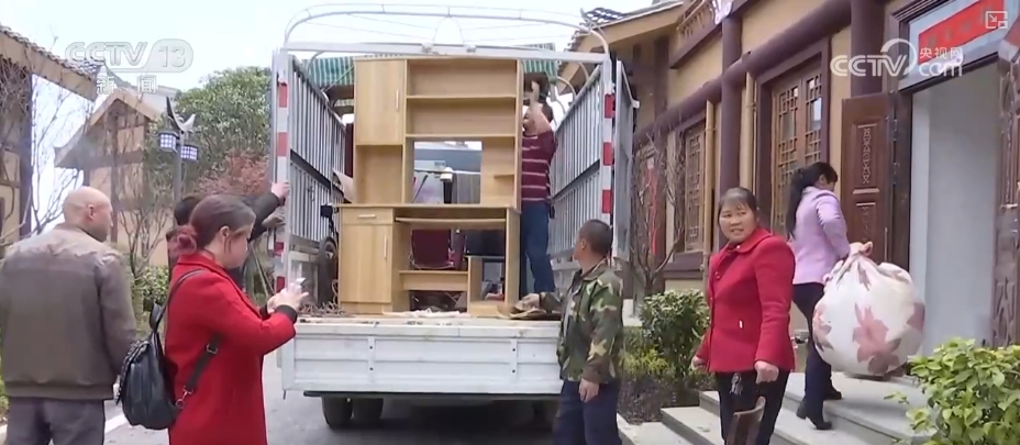 一村富带动连片兴万人搬迁小镇蝶变稳住百姓好日子(图9)