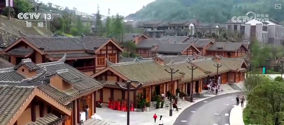 一村富带动连片兴万人搬迁小镇蝶变稳住百姓好日子(图11)