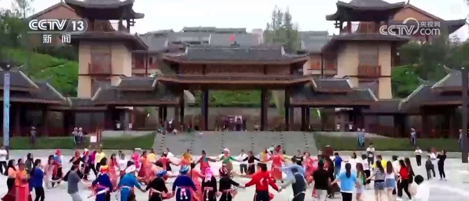 一村富带动连片兴万人搬迁小镇蝶变稳住百姓好日子(图14)