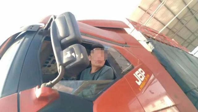 暗访｜快递违规收寄“你真要下单就不能说是烟花”(图2)