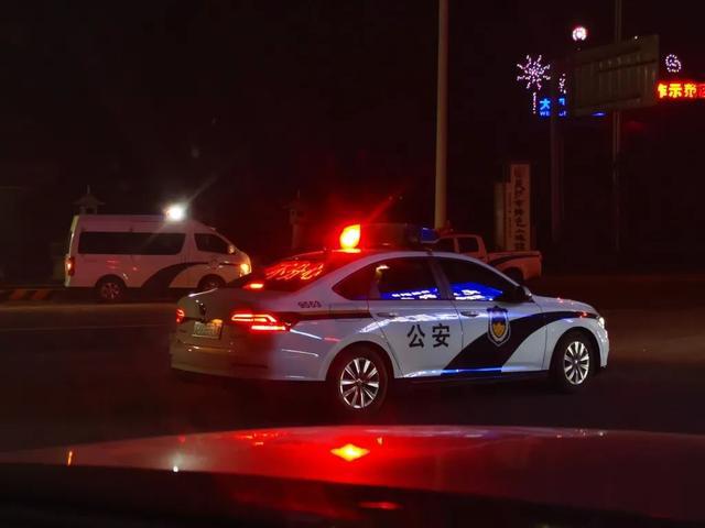暗访｜快递违规收寄“你真要下单就不能说是烟花”(图12)