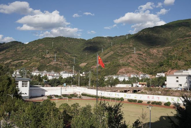 雪域童年2024丨云南巍宝山乡建设小学校长：乡村教育阻断代际复贫(图1)