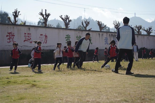 雪域童年2024丨云南巍宝山乡建设小学校长：乡村教育阻断代际复贫(图4)
