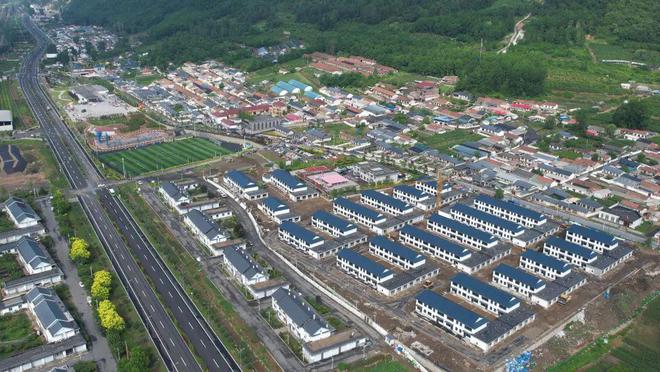 【县区聚焦】85户村民喜抽新房！集安市城东街道下解放村二组开启安居新生活(图4)