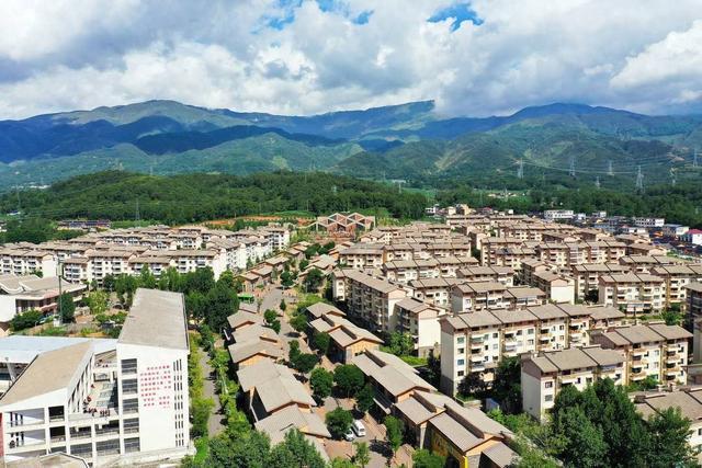 从藤梯到楼梯搬家5年后的悬崖村村民怎么样了？｜再访悬崖村(图1)