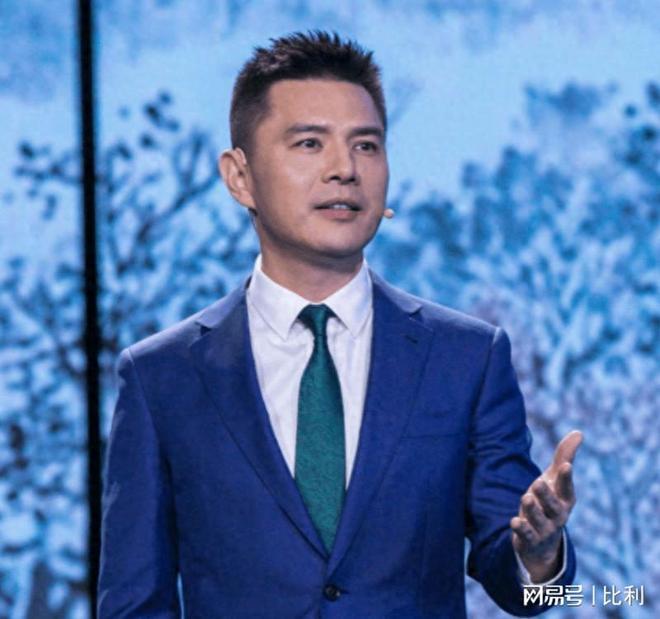 主持人赵普现状：身家过亿是400万粉丝网红53岁还是那么帅(图1)